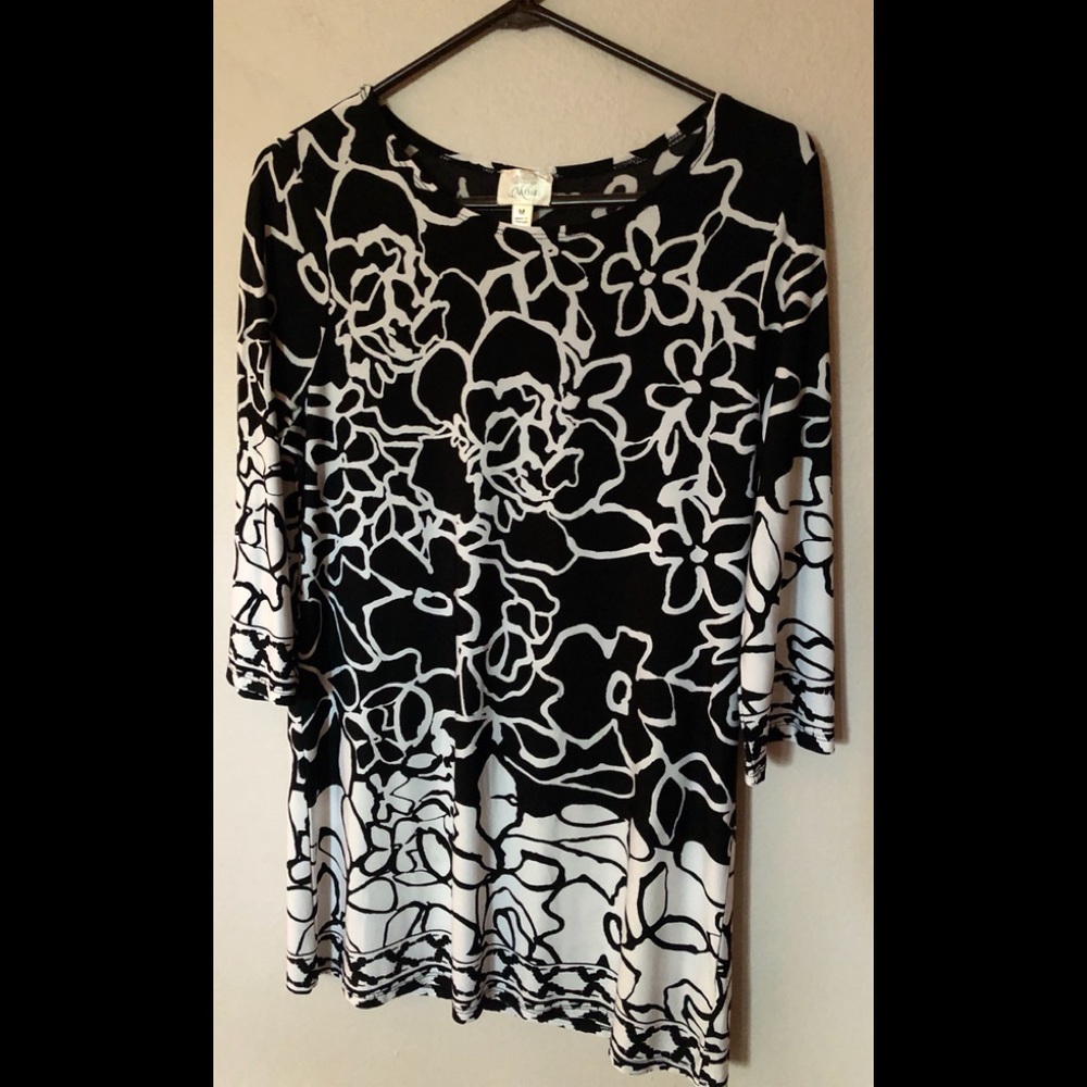Great Looking MISIA Black & White Tunic Top Medium